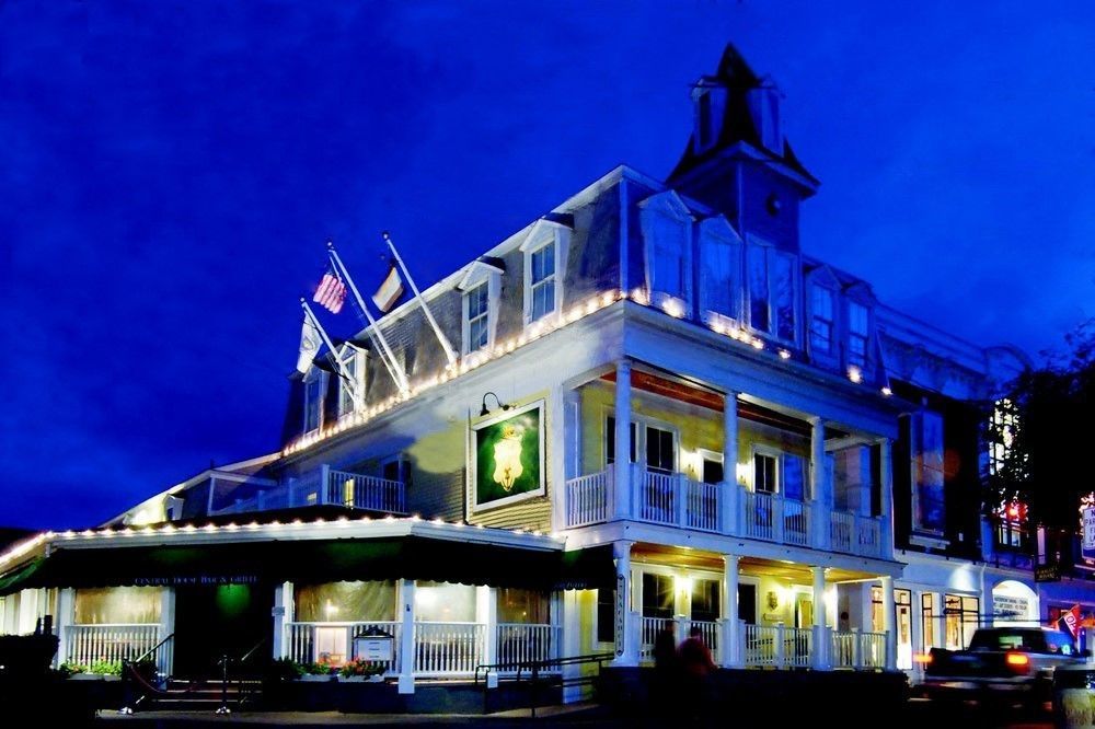 The Crown And Anchor Inn Provincetown Exterior photo